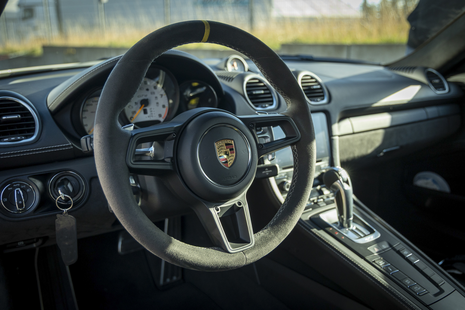 Porsche Cayman GT4 718 TDS - Image 9